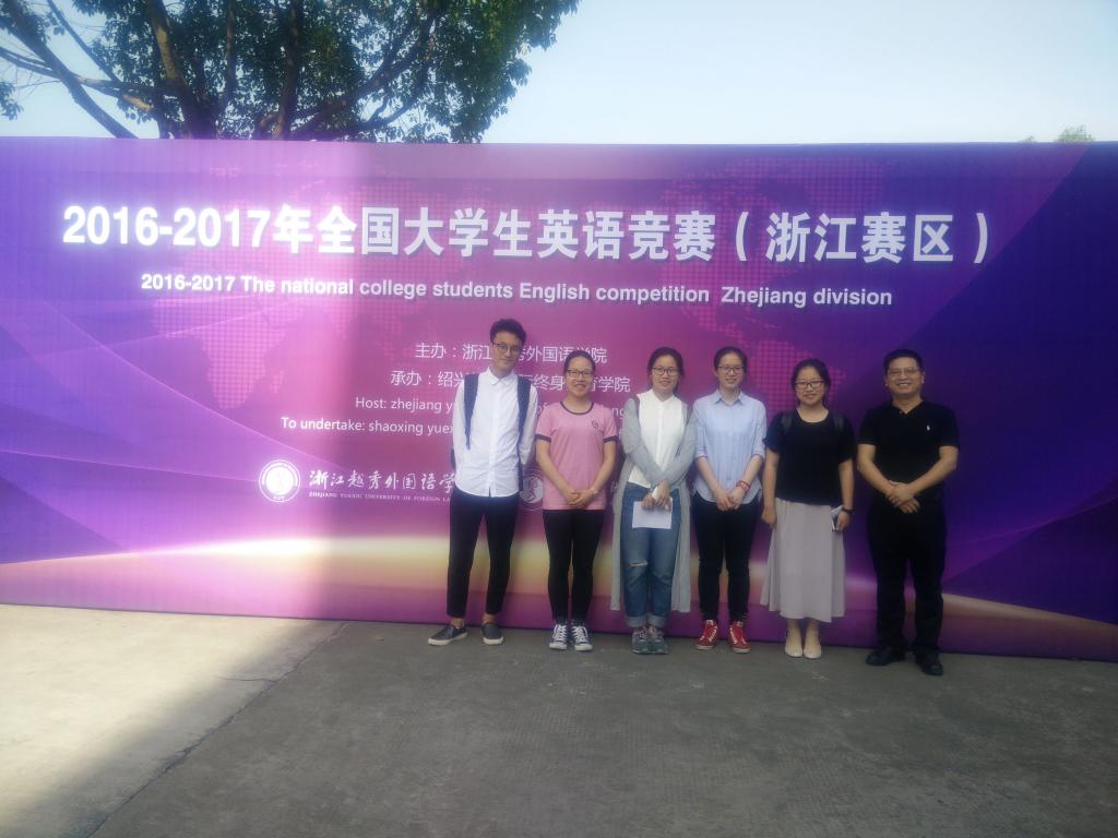 右二为韩国av
化学师范151班林佳玲同学